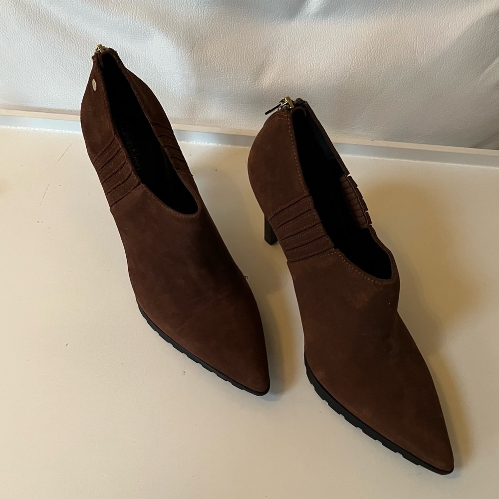 New Calvin Klein Women’s Berrie Brown Suede Bootie 10
